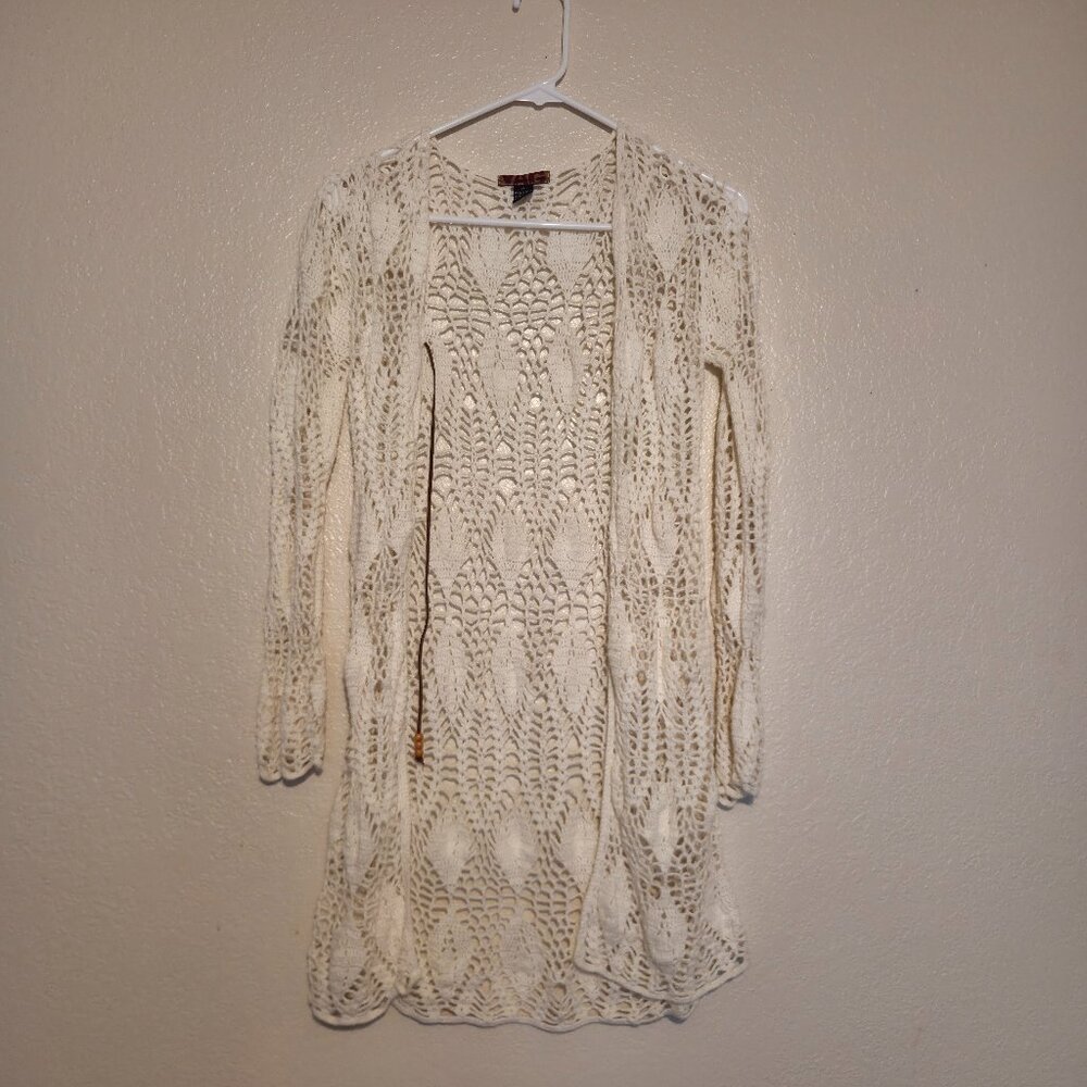 YAG Women's Medium Top Over Layer White sweater